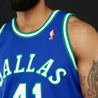 Dallas Mavericks Dirk Nowitzki Swingman Jersey - View 4 - Jersey Zone
