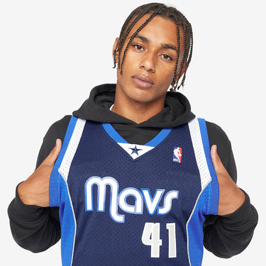 Dallas Mavericks 2011 Dirk Nowitzki Swingman Jersey - View 4 - Jersey Zone