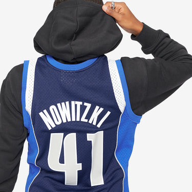 Dallas Mavericks 2011 Dirk Nowitzki Swingman Jersey - View 6 - Jersey Zone